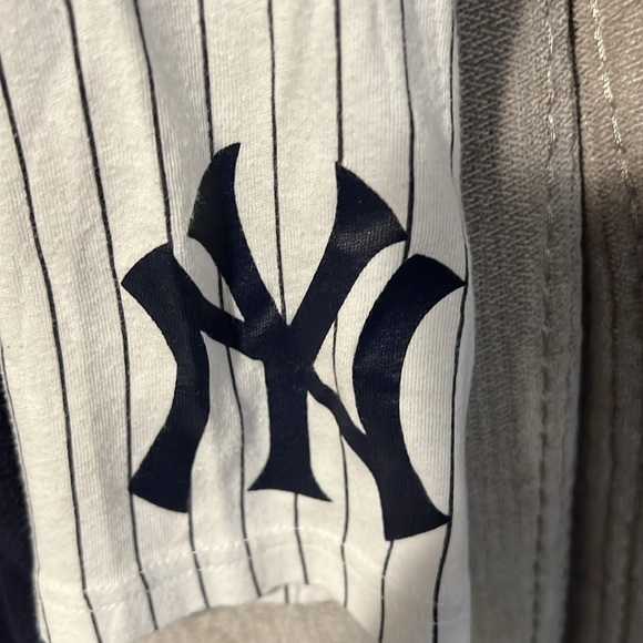 Pink by Victoria’s Secret, Yankees V-neck three-quarter sleeve size small top - Picture 6 of 6